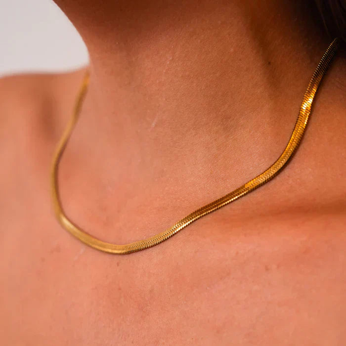 Stella-kaulakoru kalanruotokuvioilla