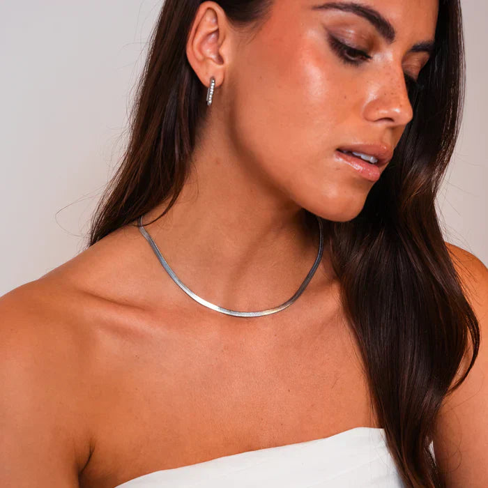 Stella-kaulakoru kalanruotokuvioilla