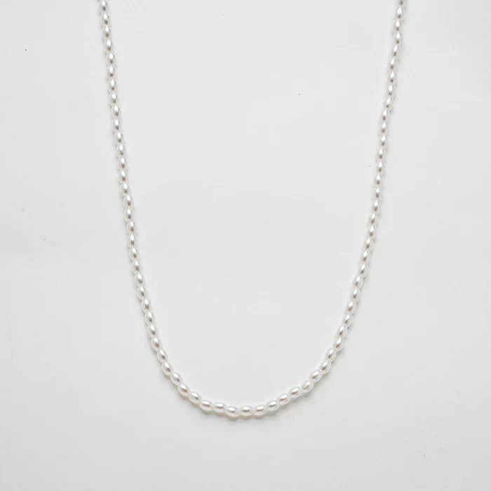 Minihelmettiläinen helmikaulakoru