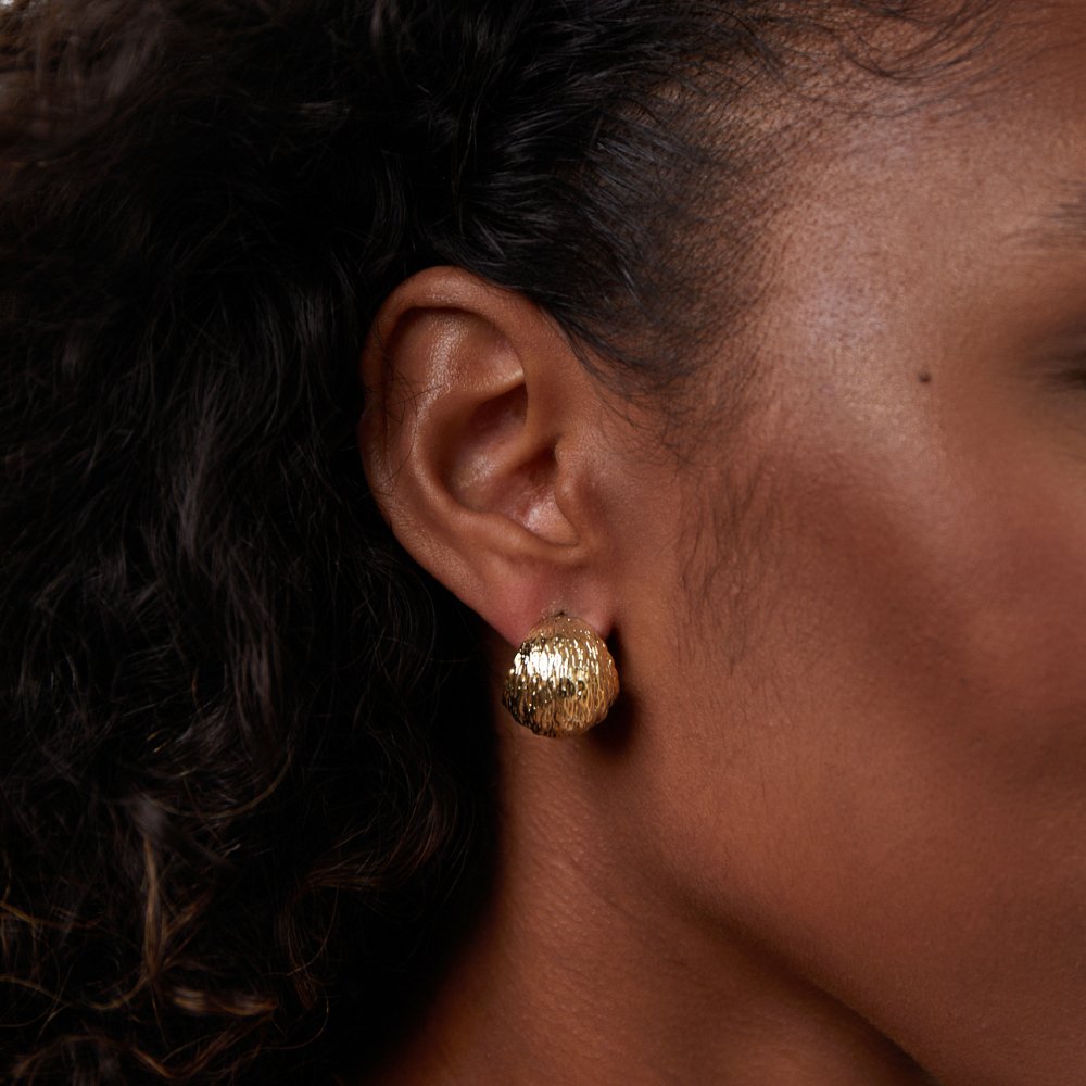 Massiiviset korvakorut