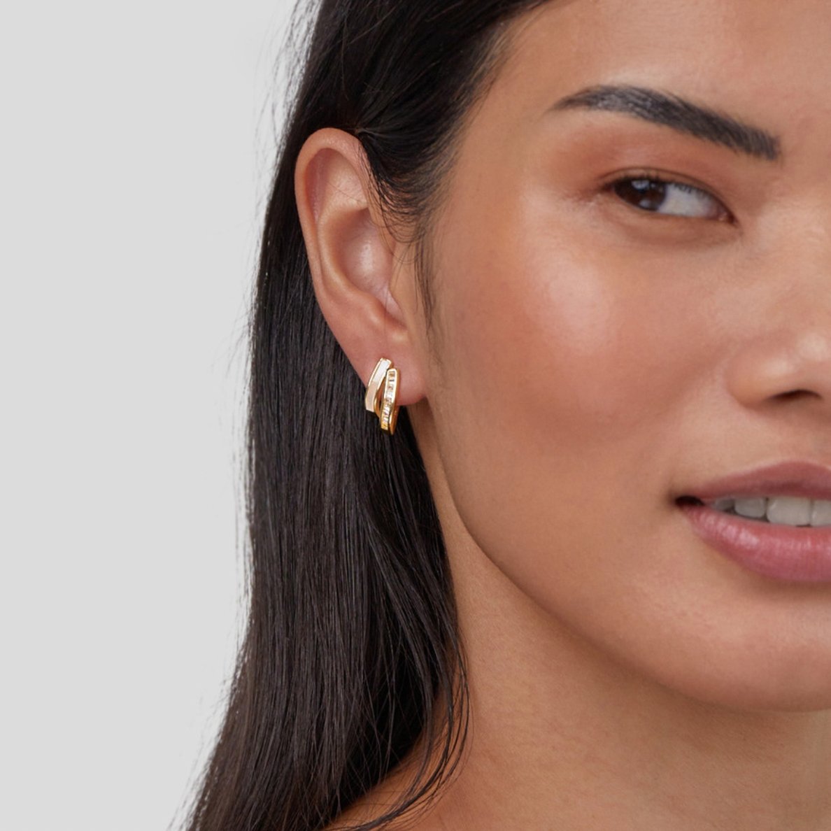 Ajatonta rakkautta olevat korvakorut